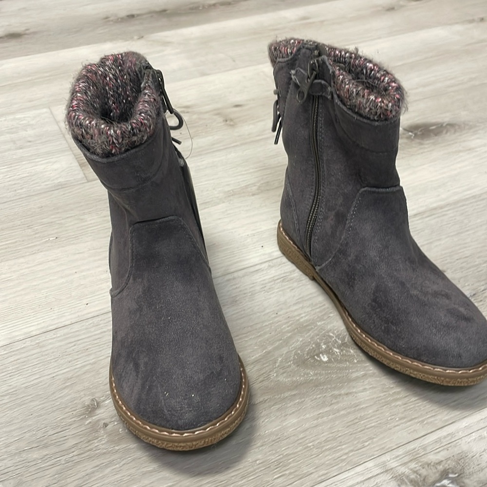 Brand new kid boots size 12